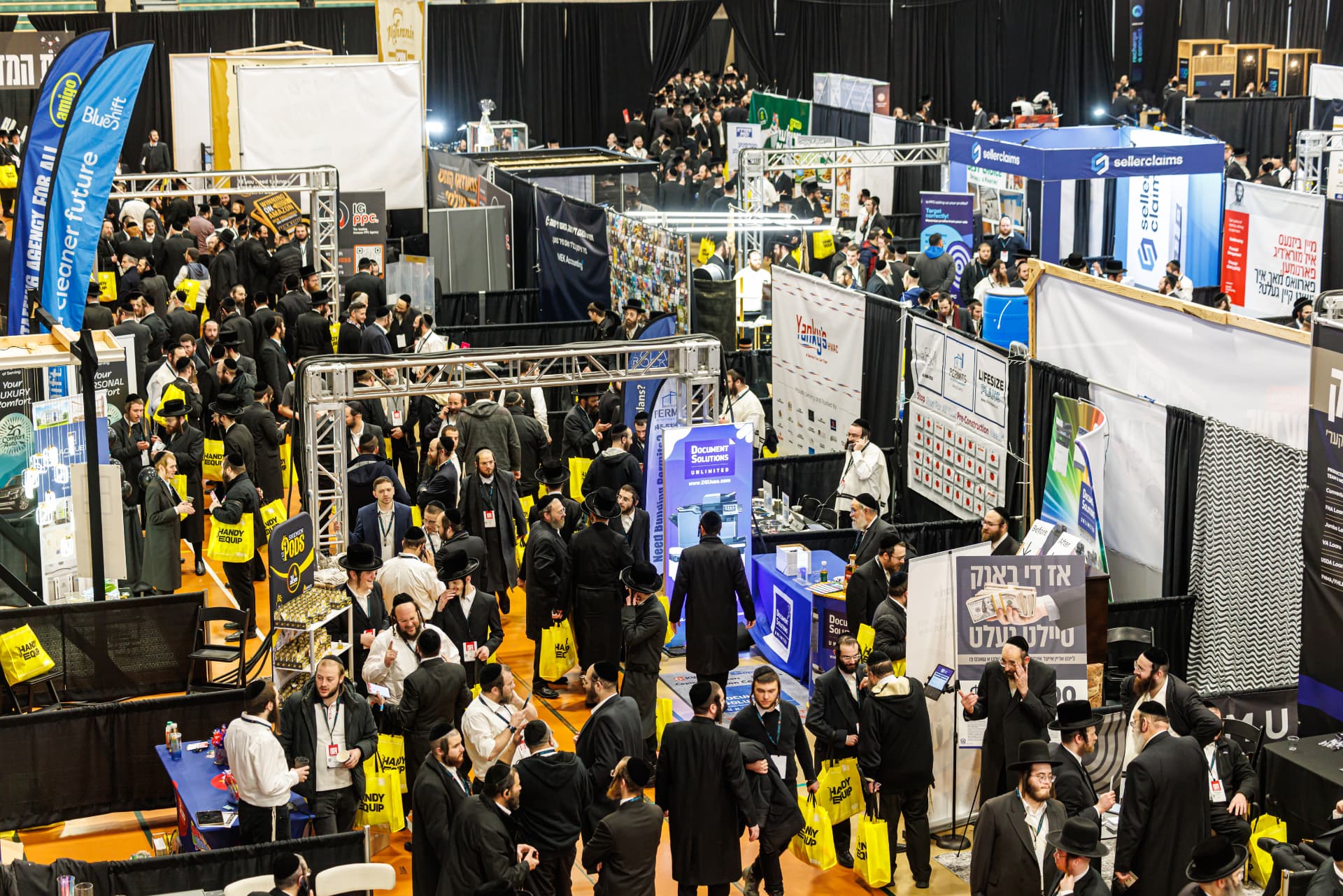 A packed Skver Expo floor filled with exhibitors and visitors